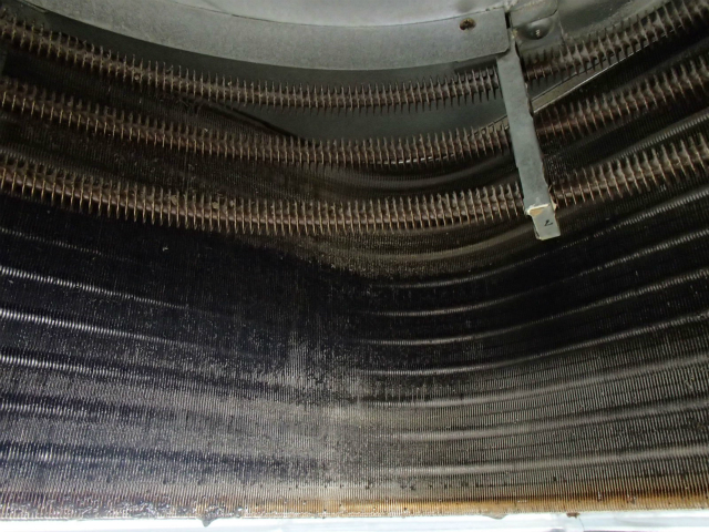 天井埋め込み型のエアコン，熱交換器の洗浄前後