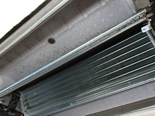 天井埋め込み型のエアコン，熱交換器の汚れ
